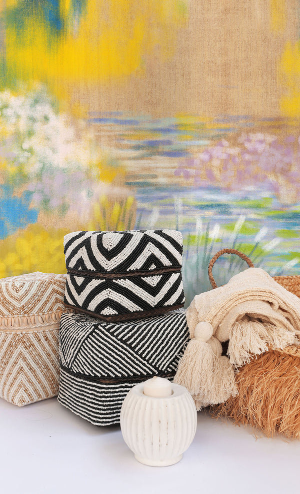 WH0173 Renoir sfeerbeeld met behang en decoratie, mood image with wallpaper and decoration, image d'ambiance avec fond d'écran et décoration, Stimmungsbild mit Tapete und Dekoration